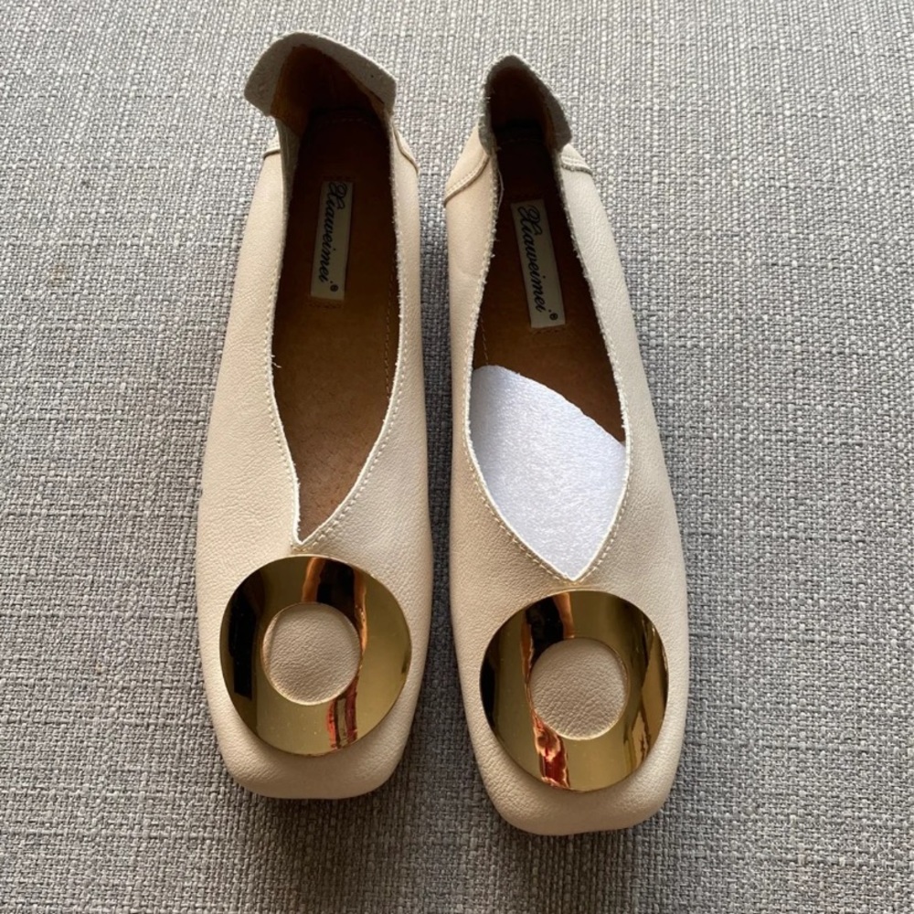 Flat shoes